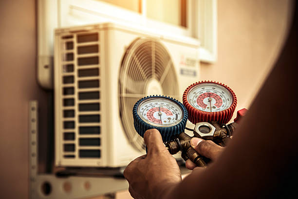 Professional Hvac technician working in Chesapeake City, MD